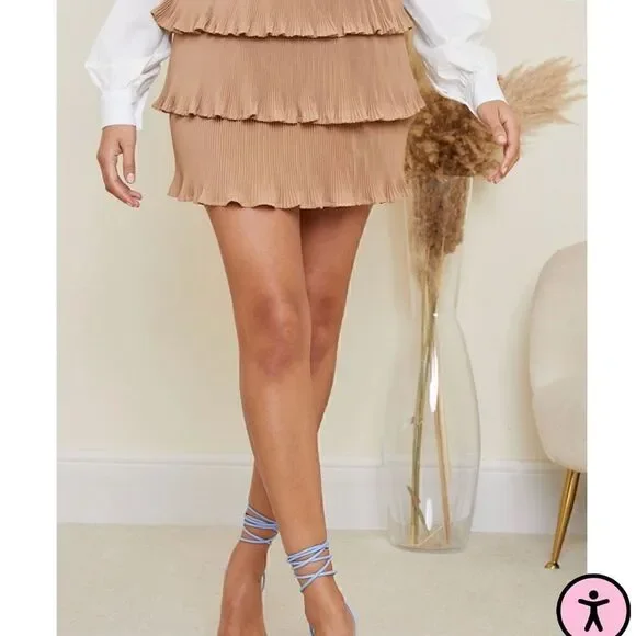 PrettyLittleThing Nude Tiered Pleated Mini Skirt | NWT | US 6 - Picture 2 of 6